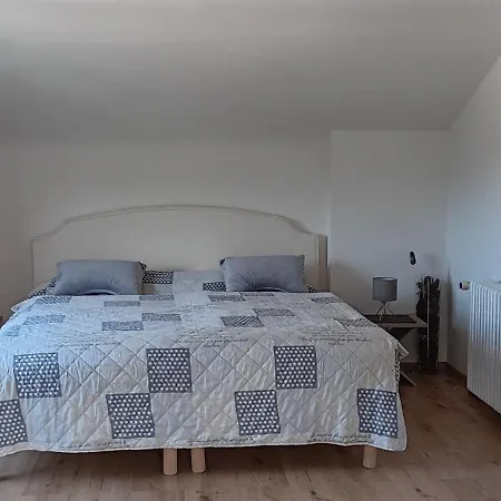 Apartamento In Ruhiger Waldrandlage